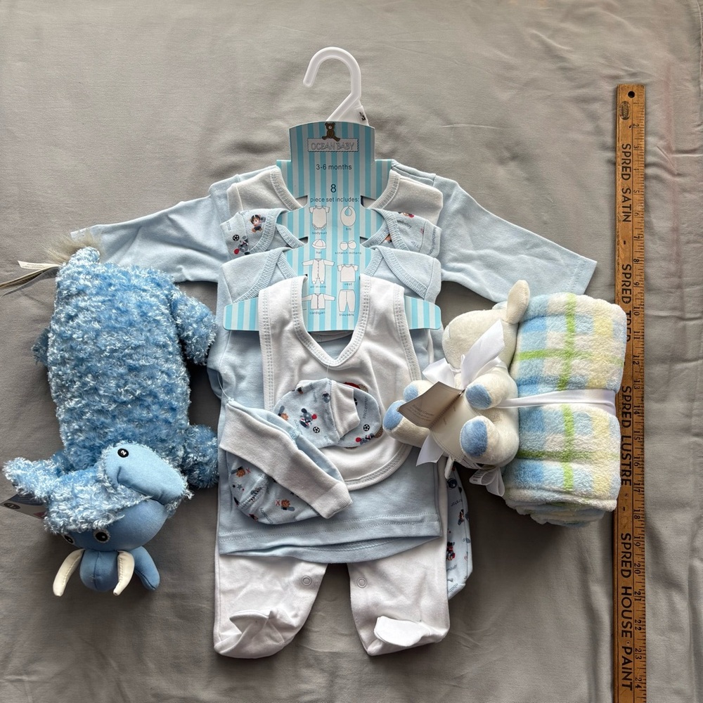 NEW: Baby Boy 3 Piece Gift Set Dinosaur size 3-6 month